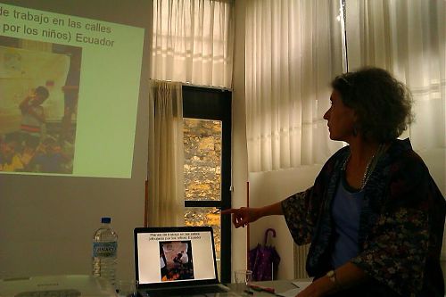 Trabajo con niños y familias en las calles de Ecuador, Janine Roberts